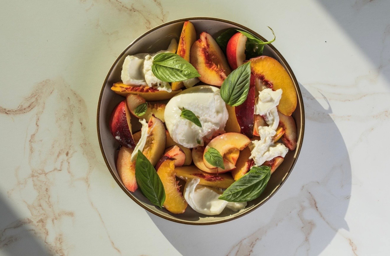 The Spring Burrata & Peach Salad That Feels Like Sunshine on a Plate